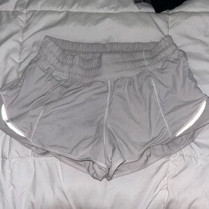 lululemon hotty hots size 4 color white